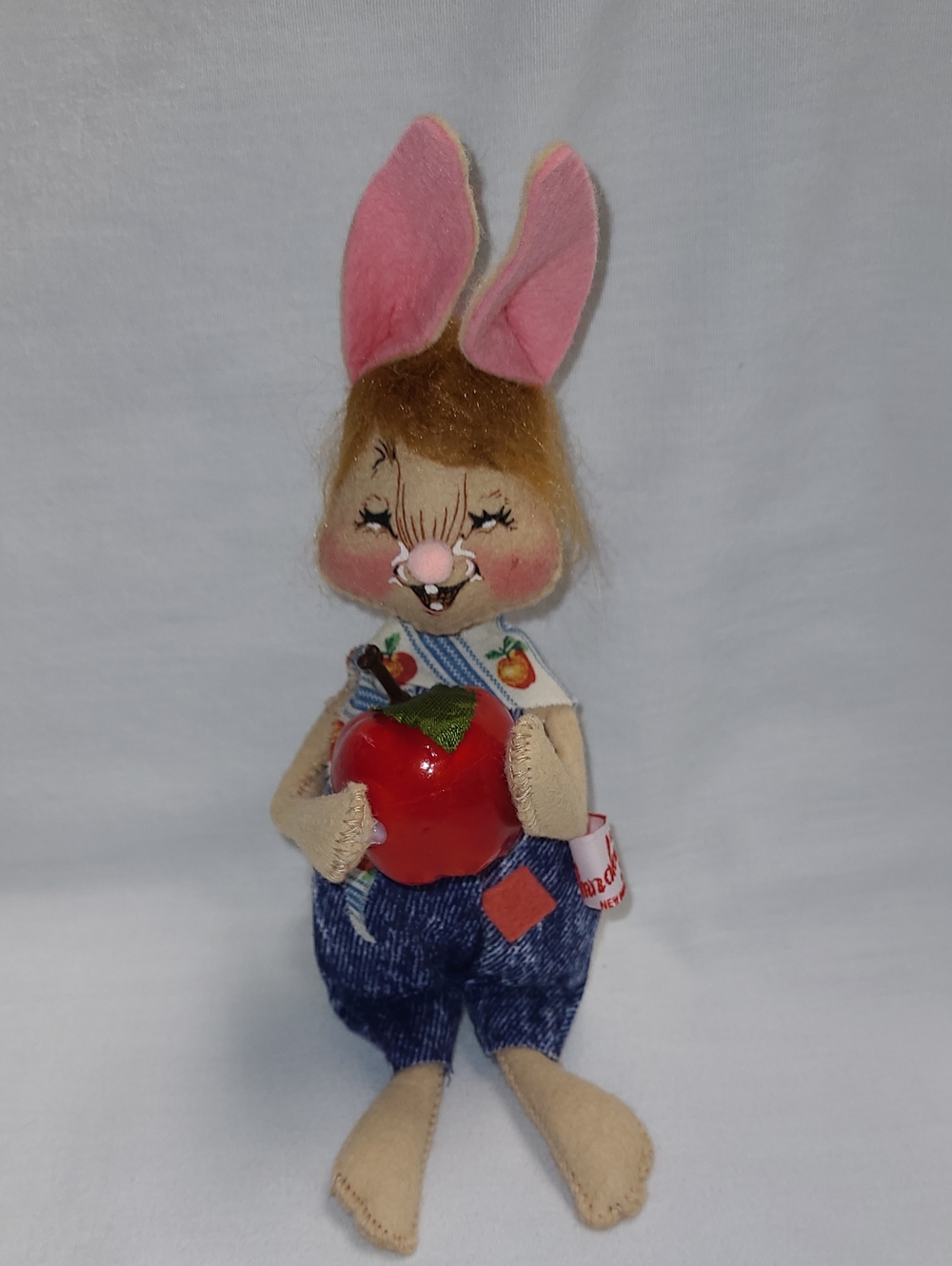 Vintage Annalee Mobilitee Country Boy Bunny w/ Red Apple collectible  ~8 inch